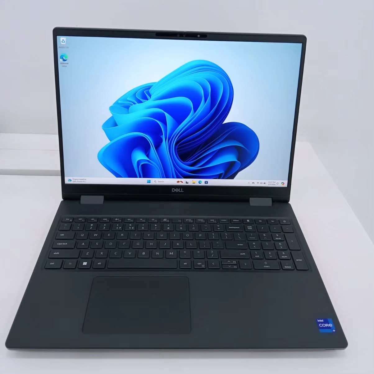 Dell Precision 7670 Core i7-12850HX RTX A2000 8GB 32GB DDR5 512GB SSD - الصورة 2